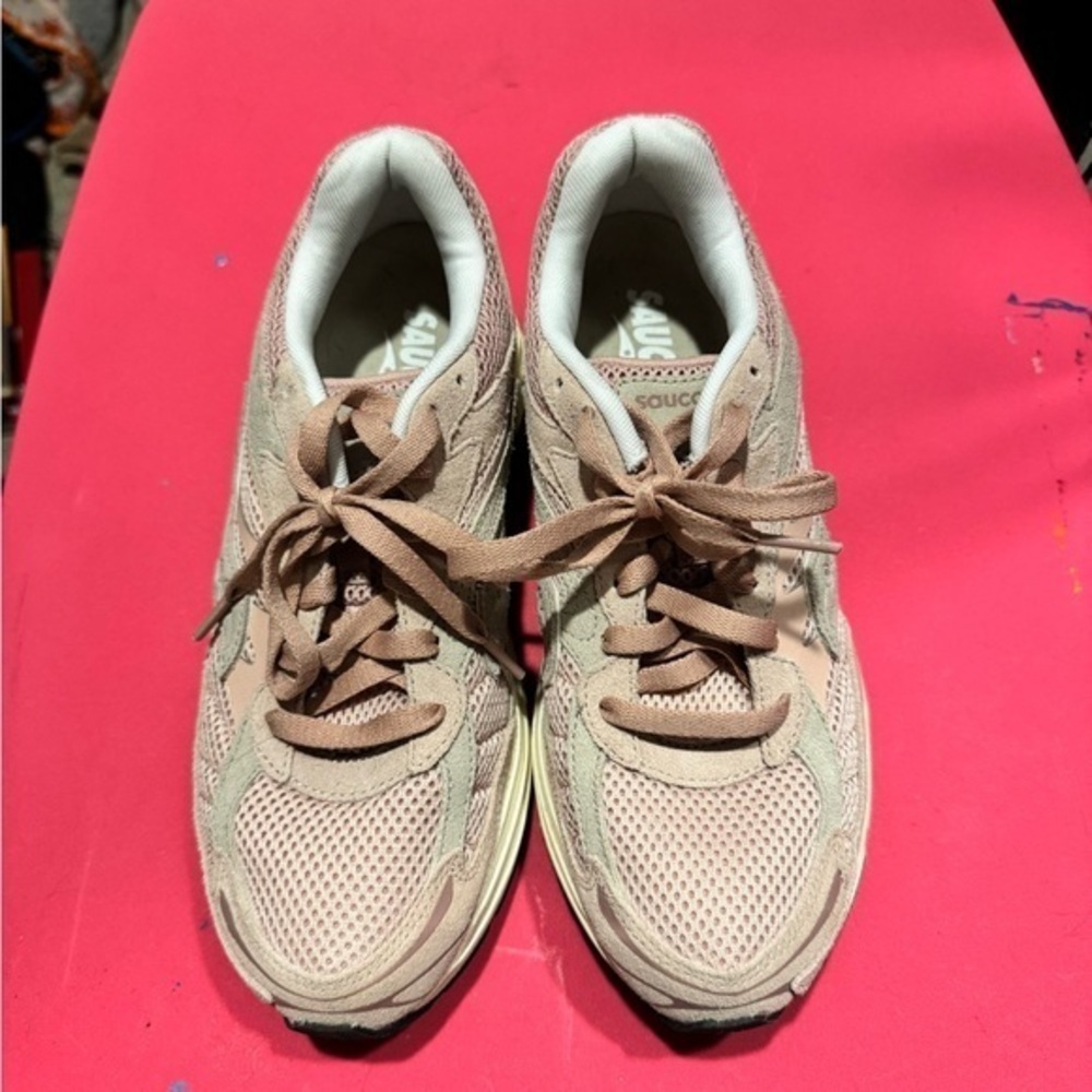 Pink Saucony ProGrid Omni 9 Premium Sneaker Men’s 8/Women’s 9.5